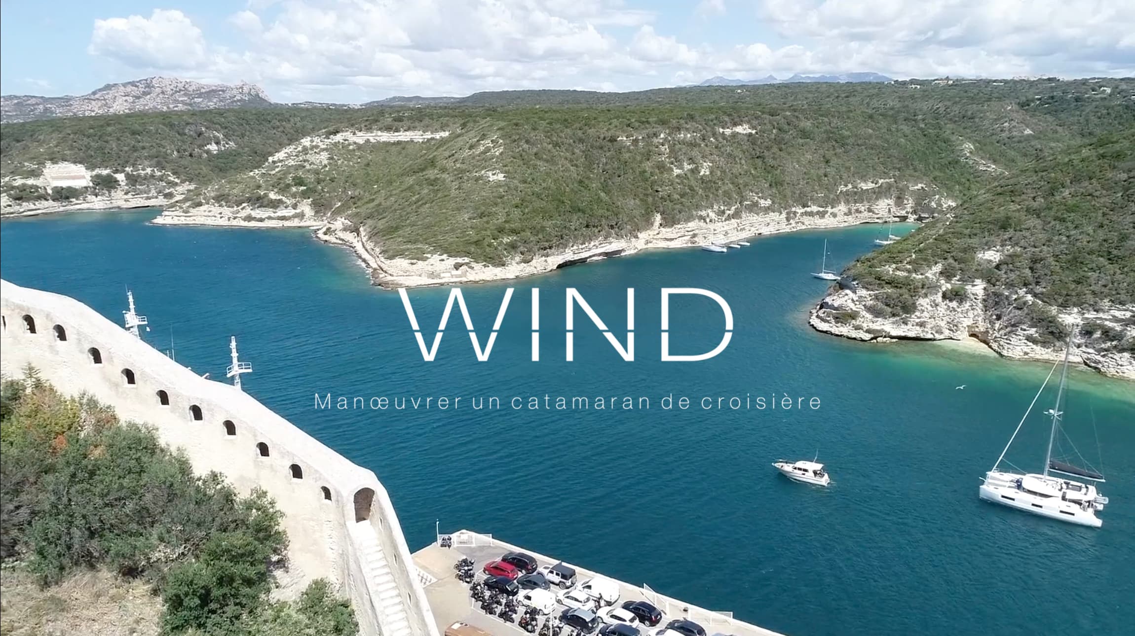 Wind, manoeuvrer un catamaran de croisière